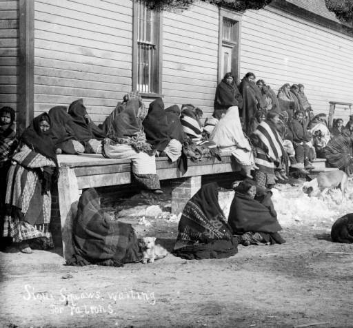 Sioux-Squaws-Waiting-for-Rations-at-Pine